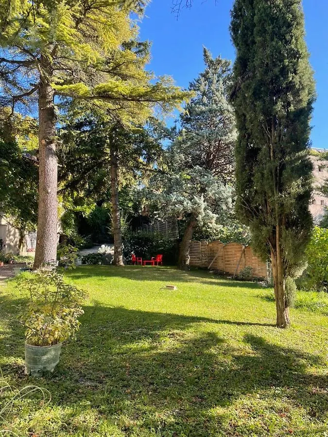 La Reyniere Bed & Breakfast Serres  0*, Serres (Hautes-Alpes)